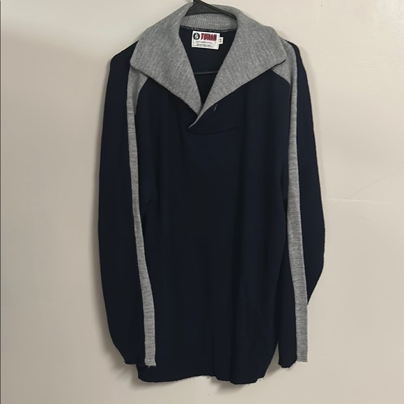 Black and Gray V-Neck Sweater with Modern Color-Blocking - Picture 1 of 3